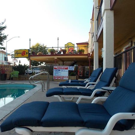 Super 8 By Wyndham Santa Cruz Beach Boardwalk Exterior foto